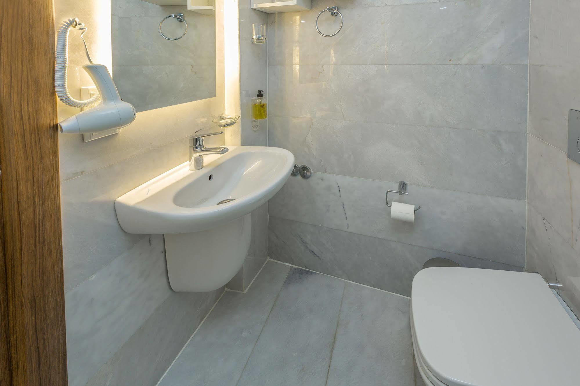 Defne Hotel Каш Экстерьер фото