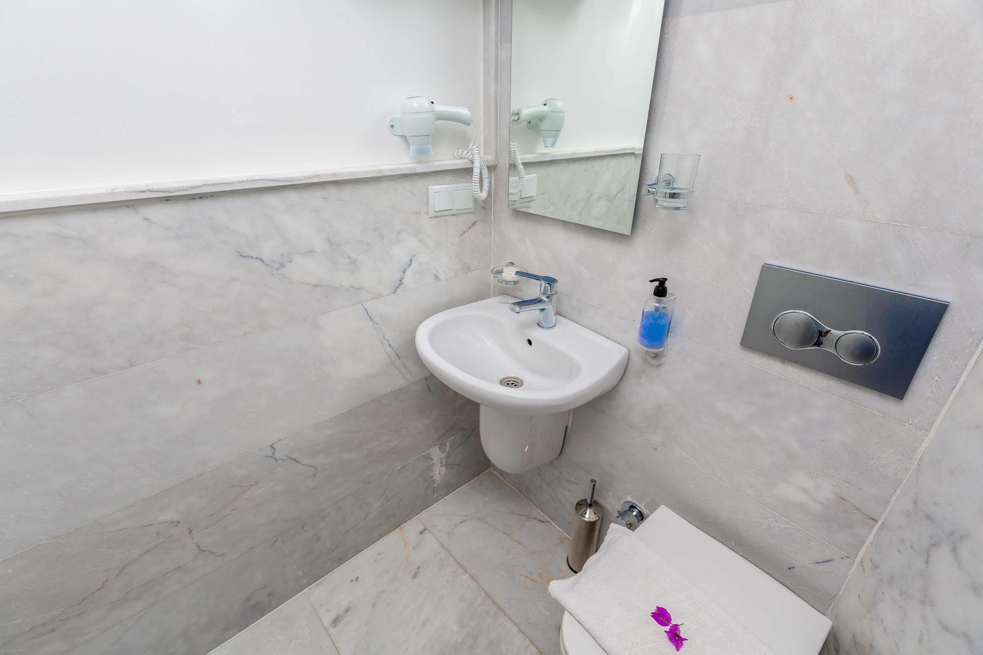 Defne Hotel Каш Экстерьер фото