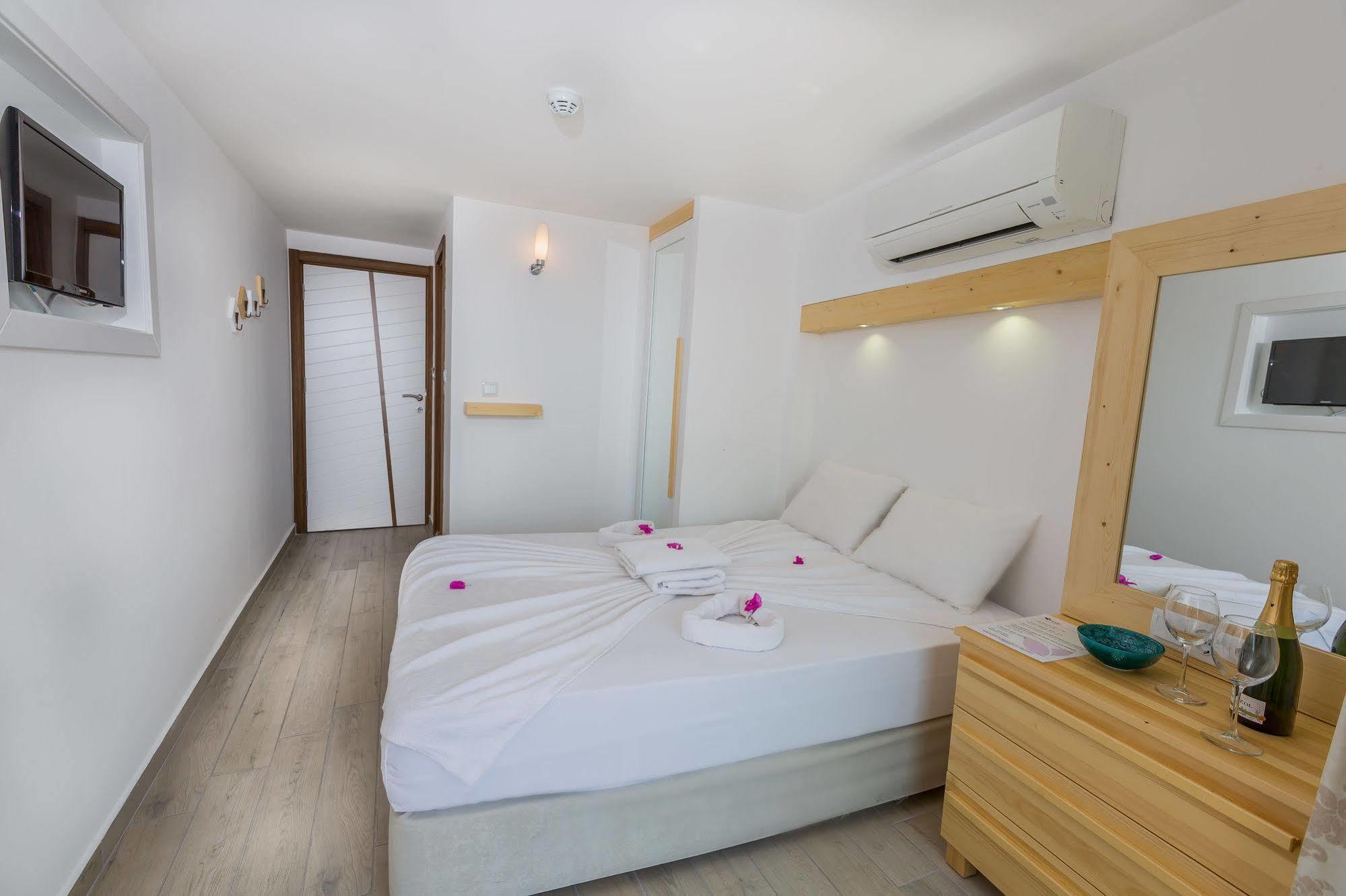 Defne Hotel Каш Экстерьер фото